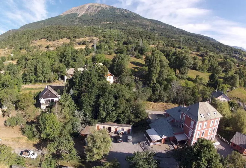 مسافرخانه Gîte Les Dormillouses