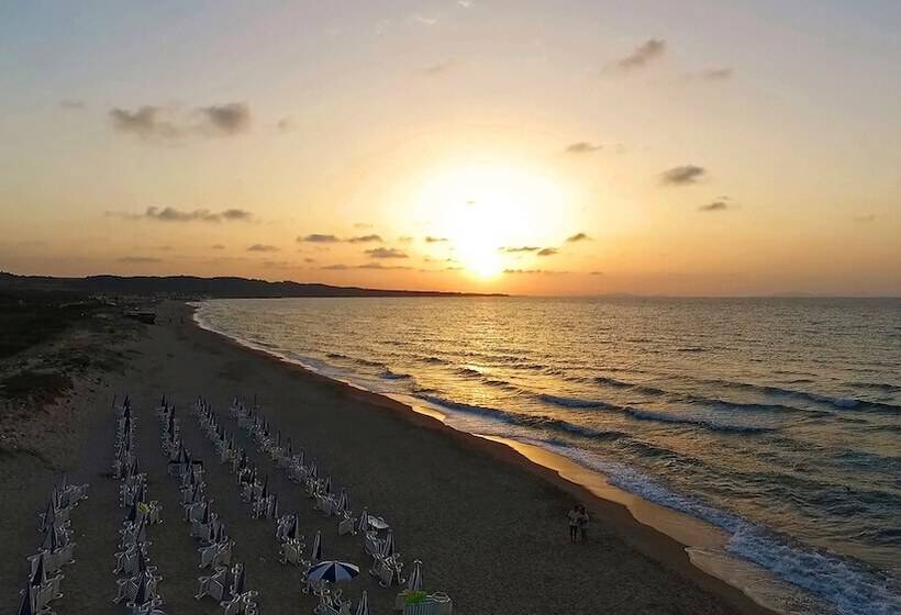 בית מלון כפרי Villaggio Dei Pini