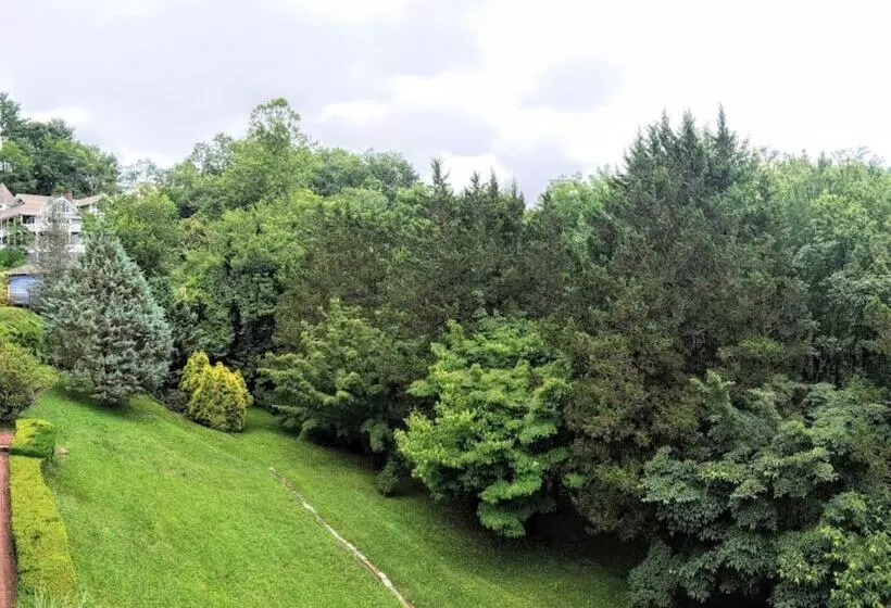 Aamiaismajoitus (B&B) Innisfree Boutique Inn By The Lake