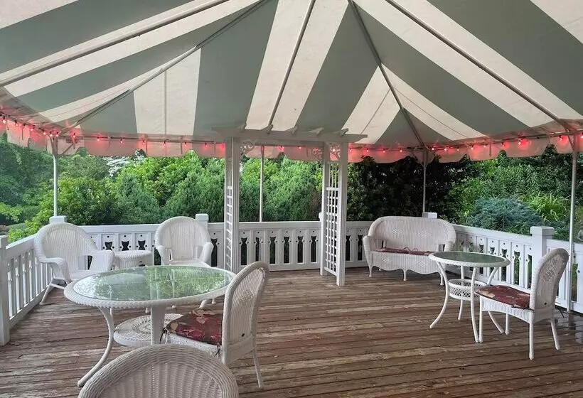 Aamiaismajoitus (B&B) Innisfree Boutique Inn By The Lake