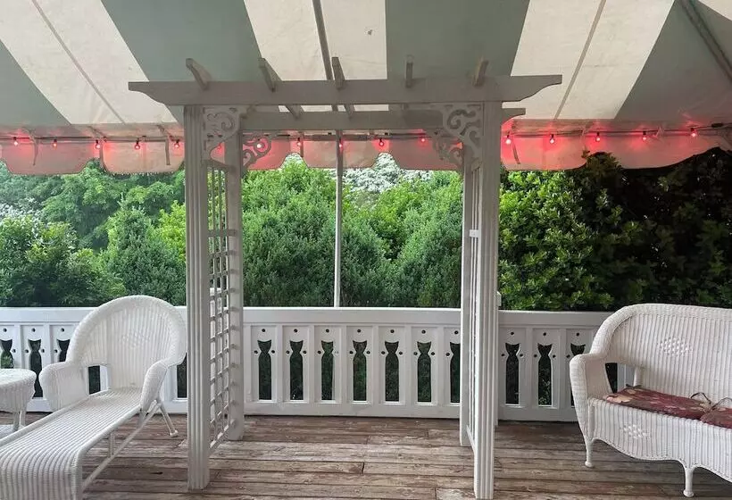 Aamiaismajoitus (B&B) Innisfree Boutique Inn By The Lake