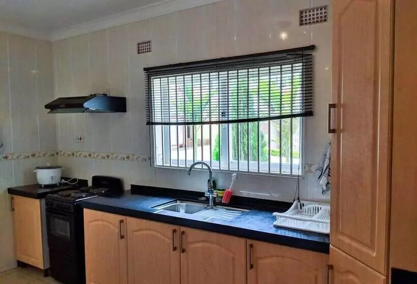 پانسیون Home Up Guest House