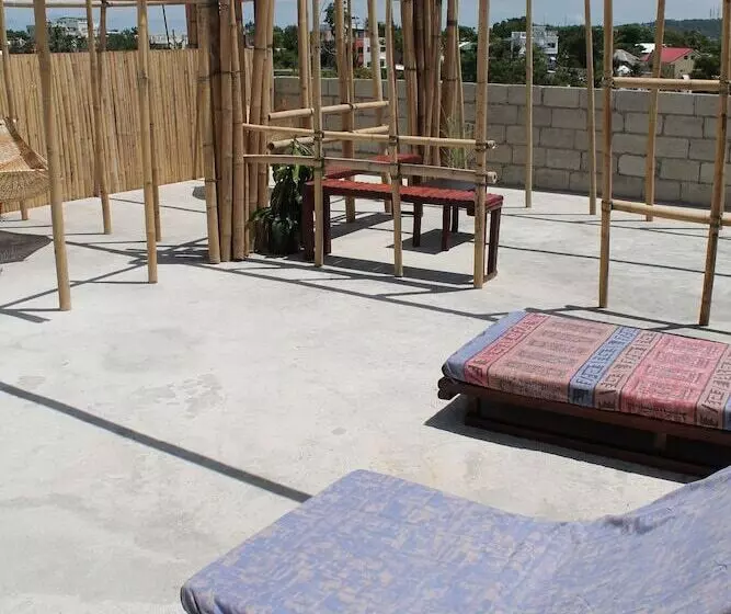 ペンション Roger S Place Gay Guesthouse   Caters To Gay Men