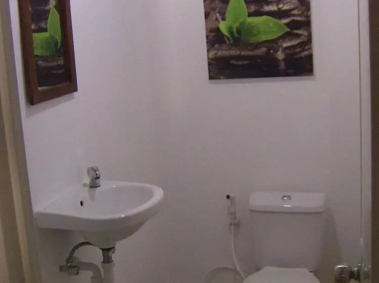 ペンション Roger S Place Gay Guesthouse   Caters To Gay Men