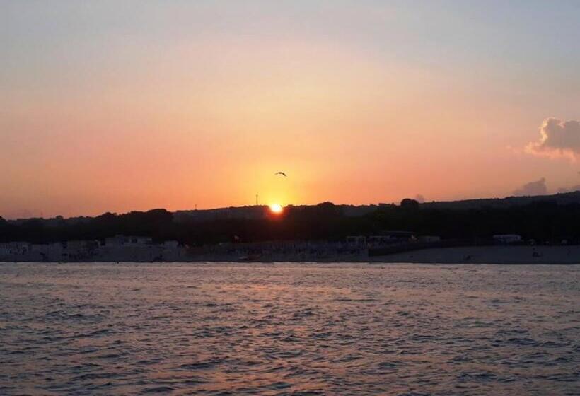 تختخواب و صبحانه La Dimora Degli Artisti