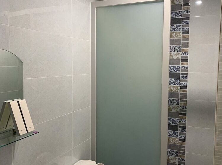 Cămin Kingston Lodge