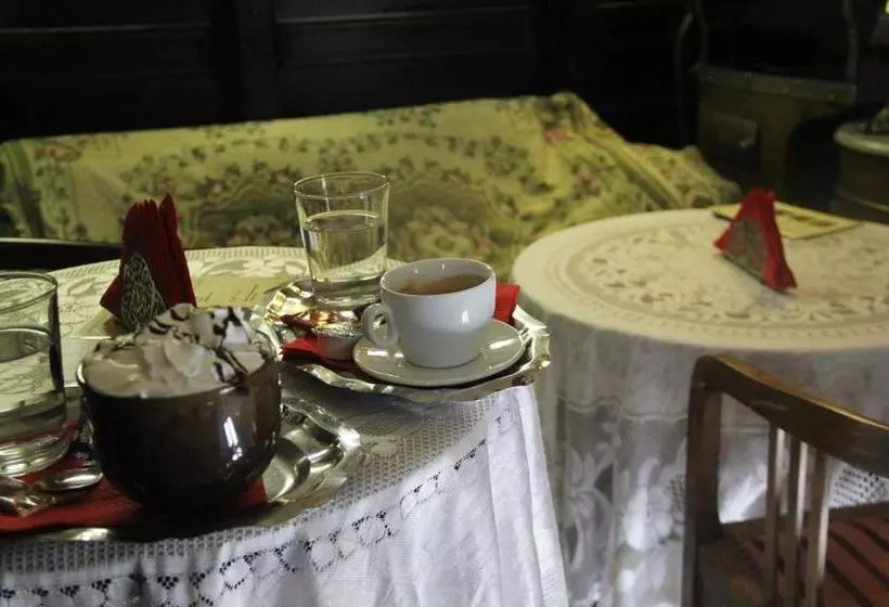 Hotelli Aphrodite Apartments & Café