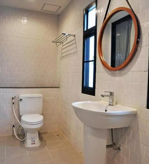 هتل C Room @ Airport By Choktawee