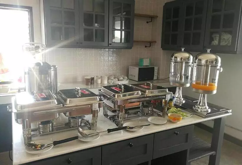 هتل C Room @ Airport By Choktawee