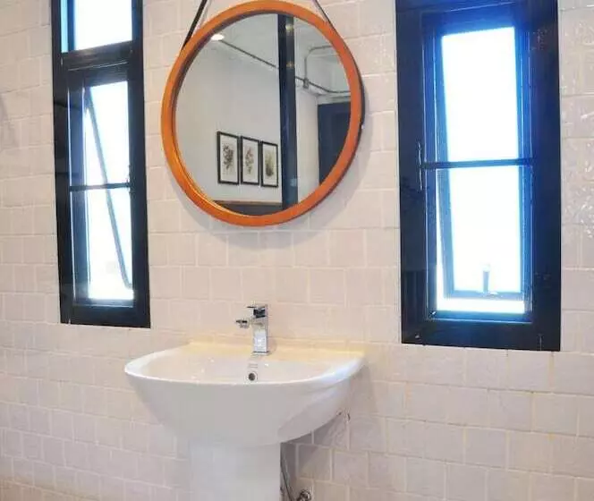 هتل C Room @ Airport By Choktawee