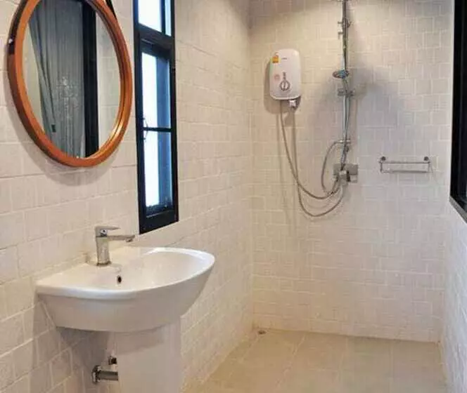 هتل C Room @ Airport By Choktawee