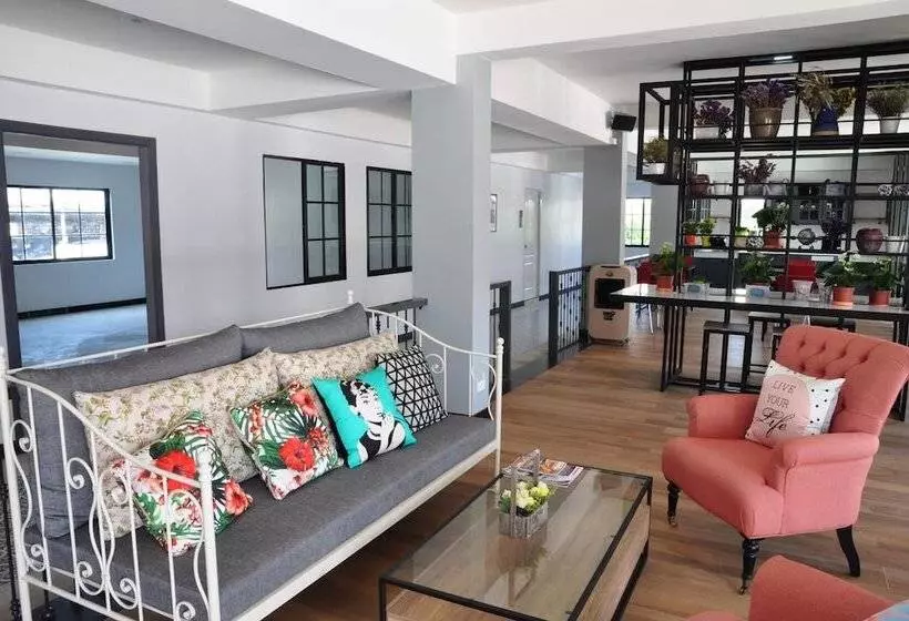 هتل C Room @ Airport By Choktawee