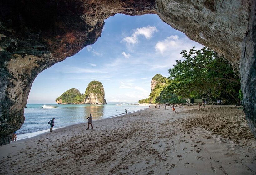 호텔 Maneetel Krabi Beachfront Sha Plus