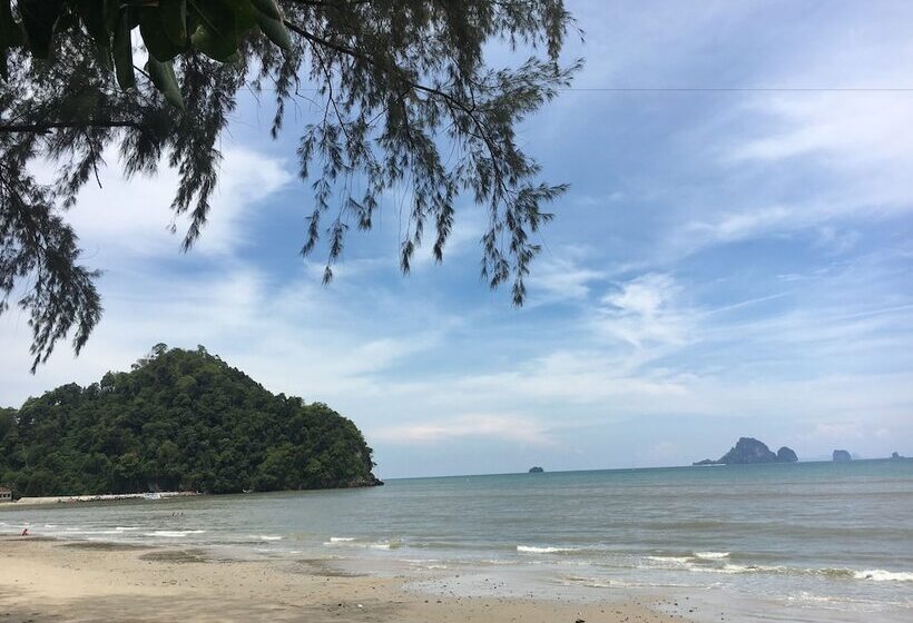 호텔 Maneetel Krabi Beachfront Sha Plus