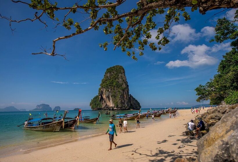 호텔 Maneetel Krabi Beachfront Sha Plus