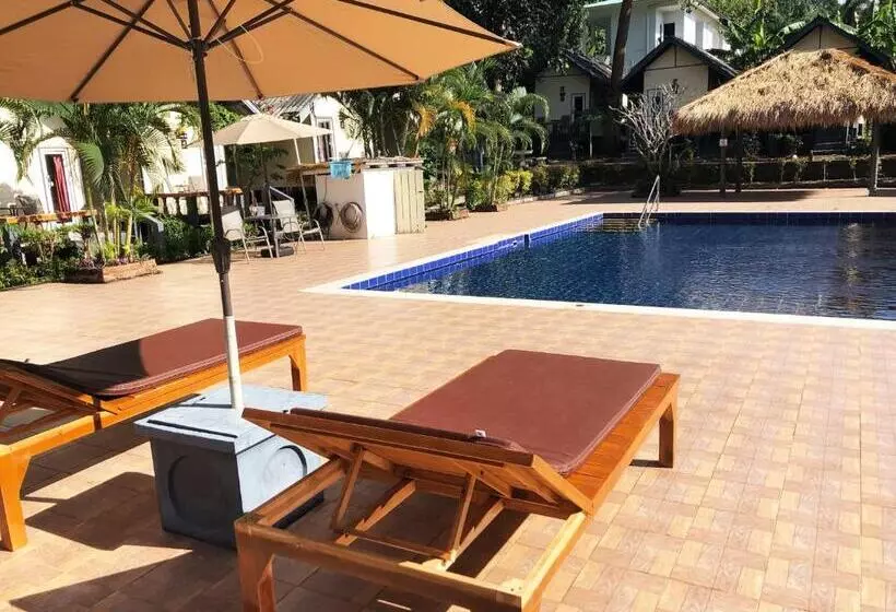 ホテル The White Elephant Resort