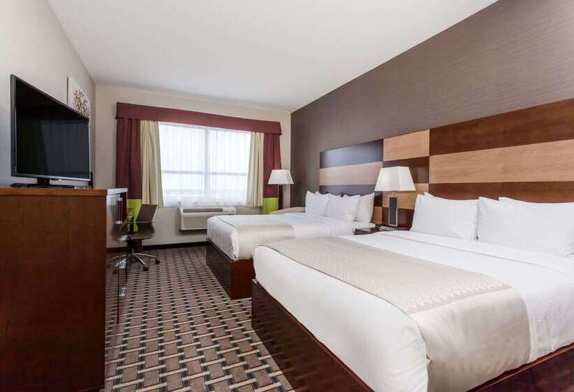 هتل Wyndham Garden Edmonton Airport