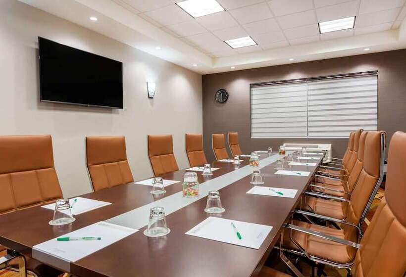 هتل Wyndham Garden Edmonton Airport