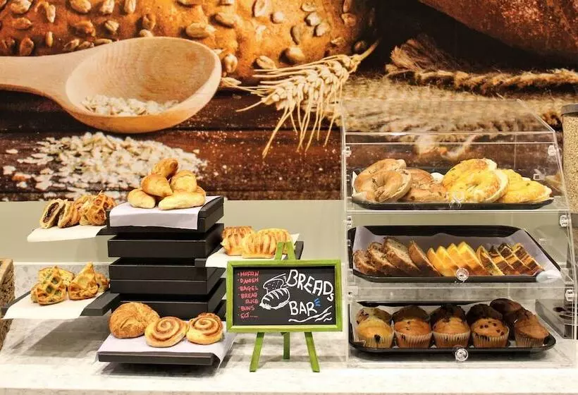 ホテル Wyndham Garden Edmonton Airport