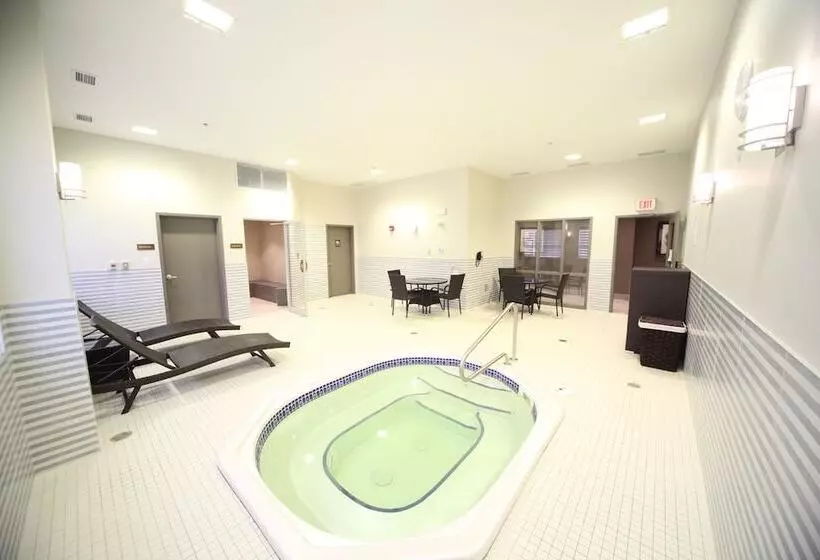 ホテル Wyndham Garden Edmonton Airport