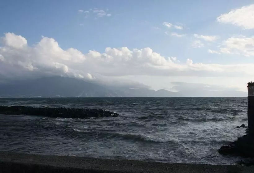 Majatalo Coral Rooms