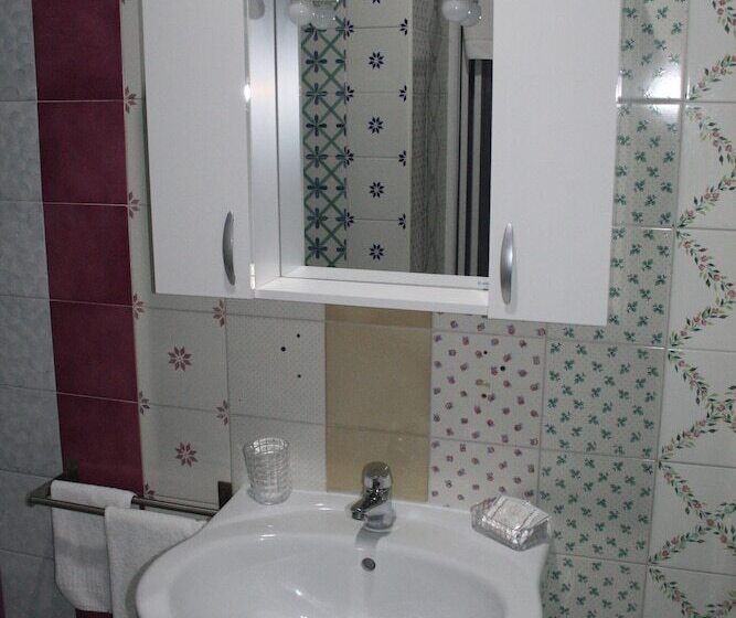 פנסיון Coral Rooms