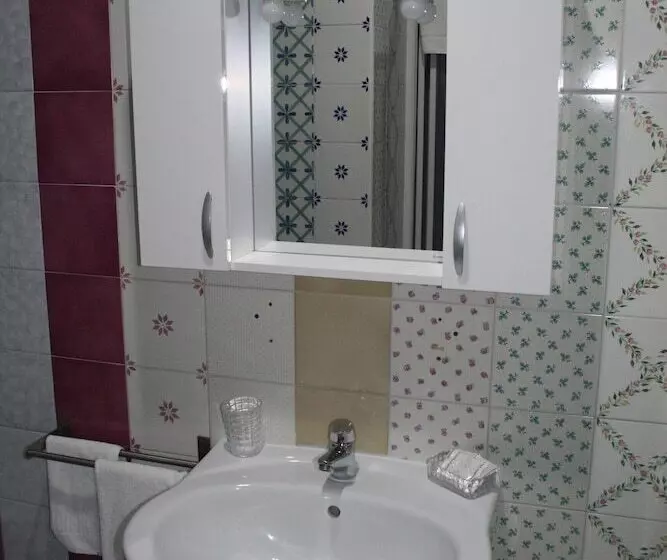 Majatalo Coral Rooms