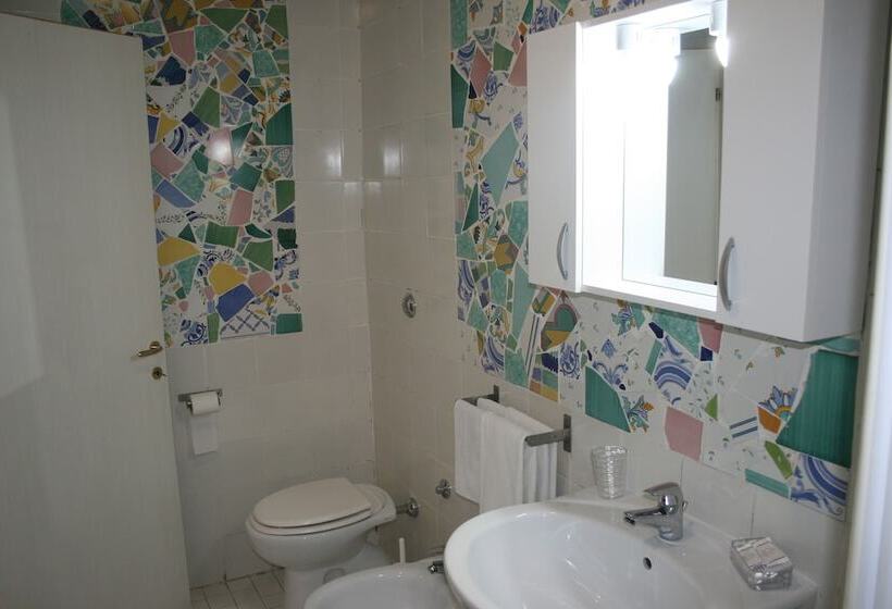 פנסיון Coral Rooms