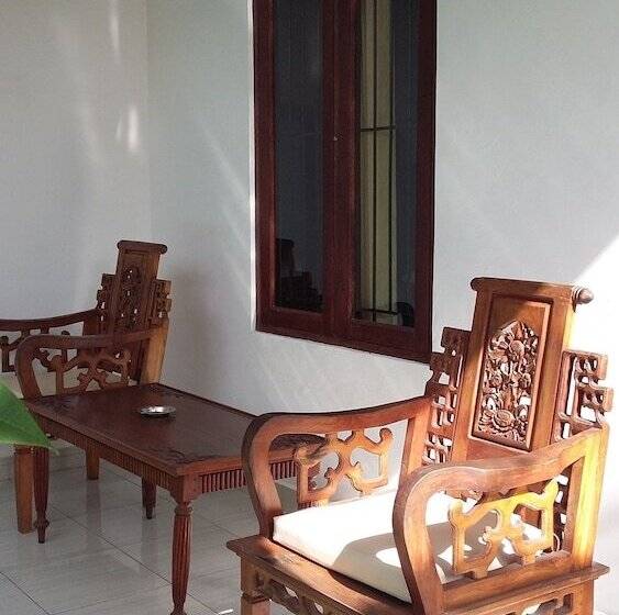 ペンション Padang Lovina Sea Side Cottage