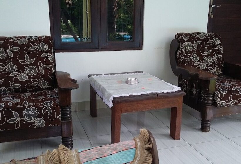 ペンション Padang Lovina Sea Side Cottage