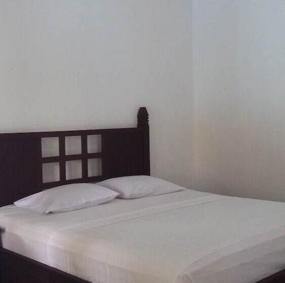 ペンション Padang Lovina Sea Side Cottage