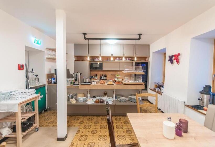 مبيت وإفطار Pension Max