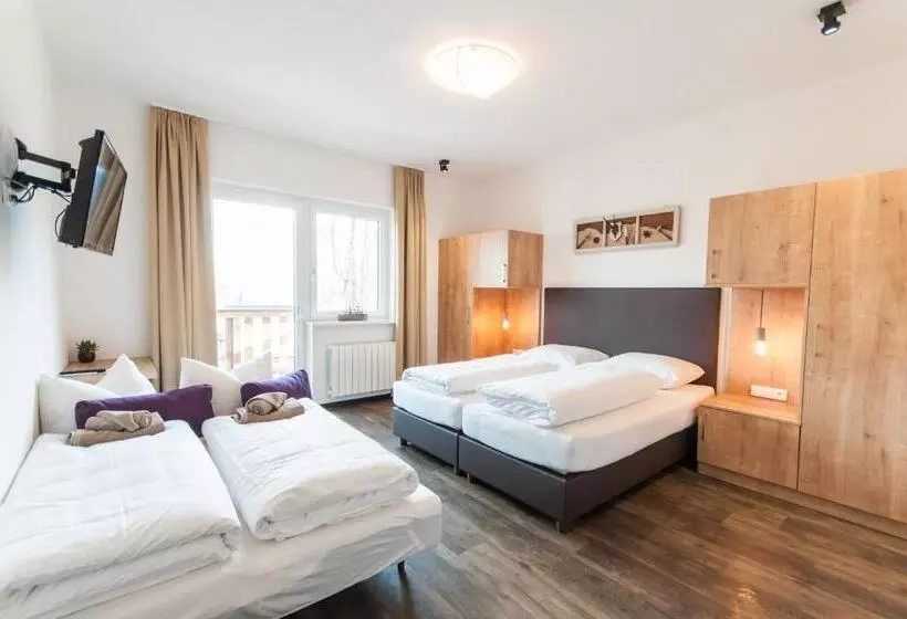 تختخواب و صبحانه Pension Max