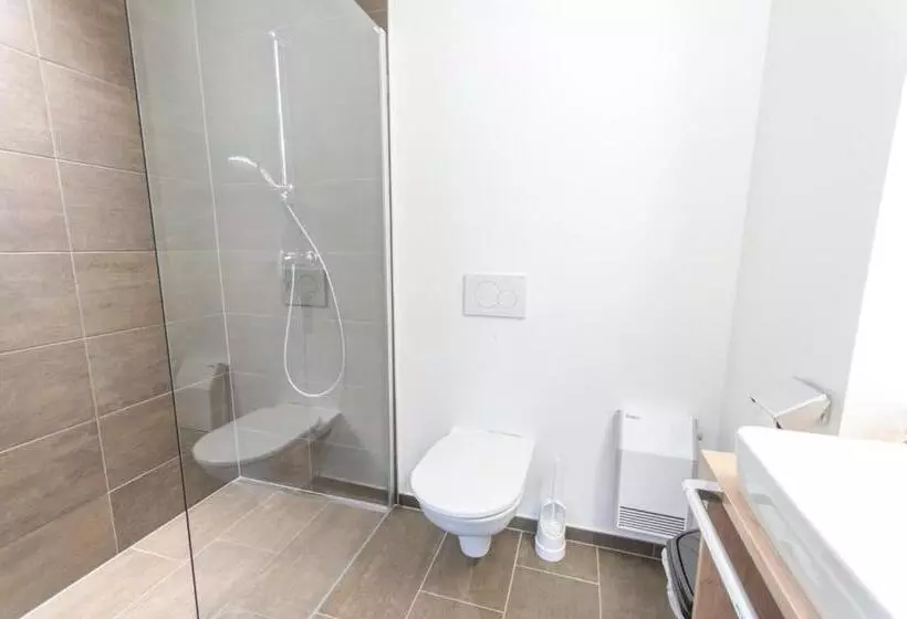 تختخواب و صبحانه Pension Max