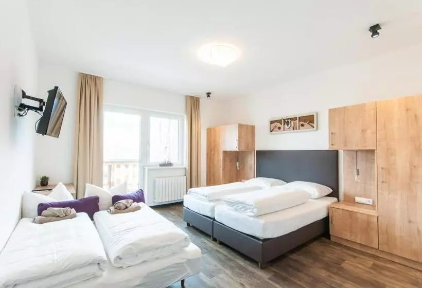 تختخواب و صبحانه Pension Max