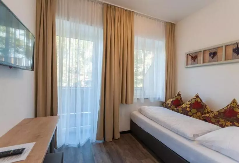 تختخواب و صبحانه Pension Max