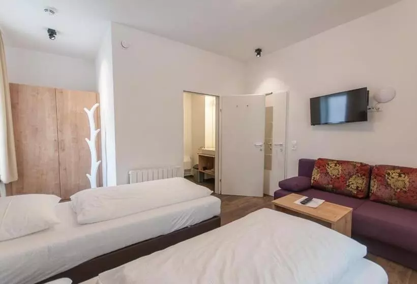 تختخواب و صبحانه Pension Max