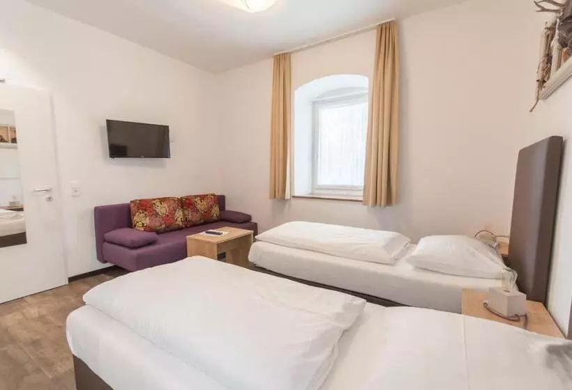 تختخواب و صبحانه Pension Max