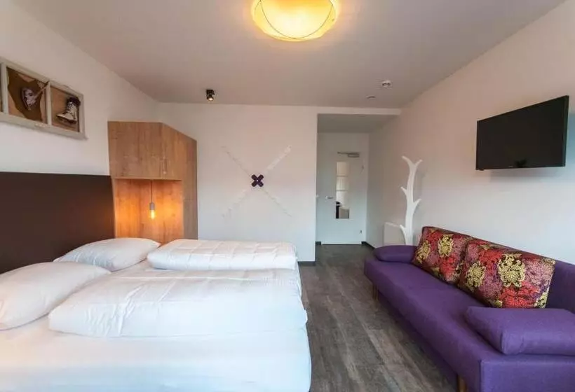 تختخواب و صبحانه Pension Max