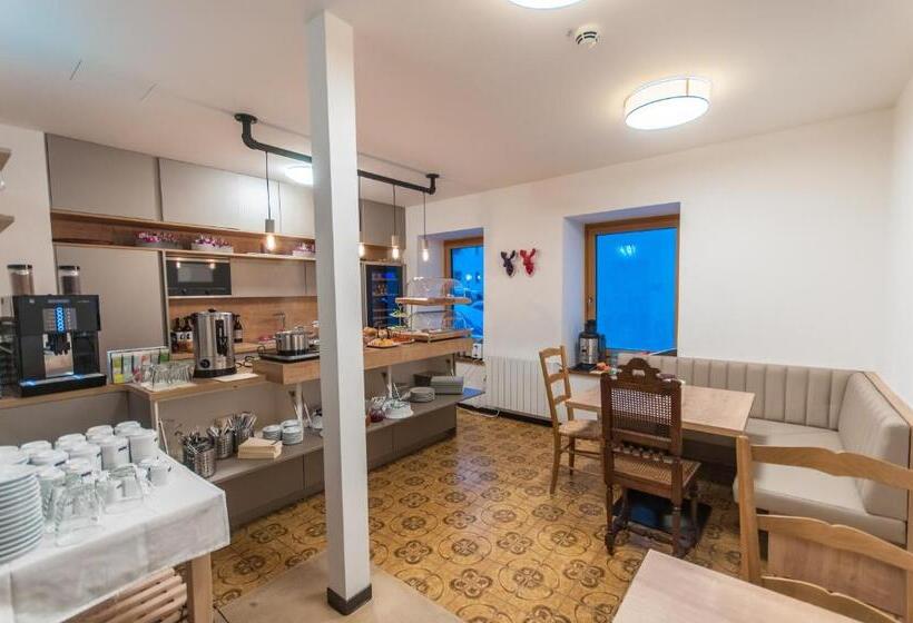 مبيت وإفطار Pension Max