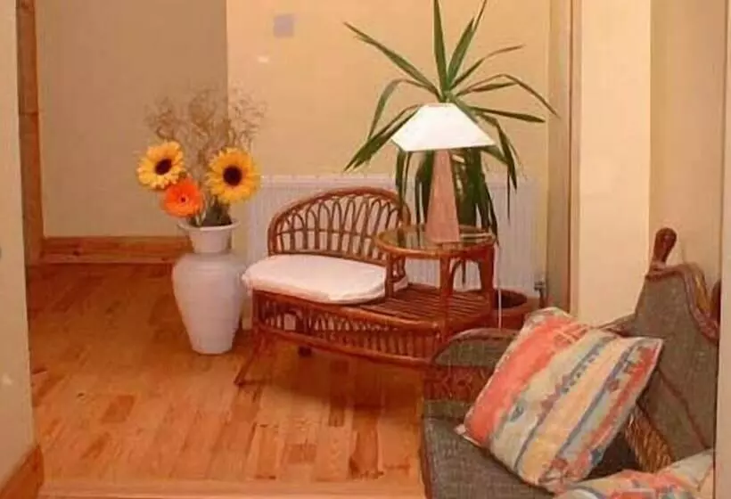 هتل Ashleigh House B&b