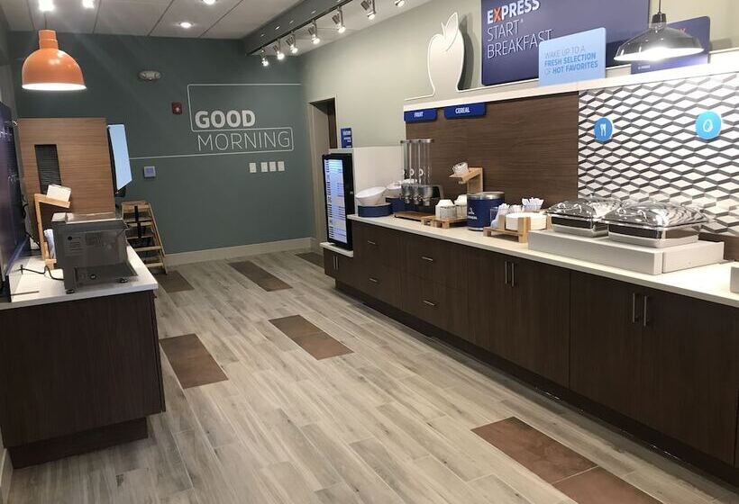 فندق Holiday Inn Express & Suites Summerville, An Ihg