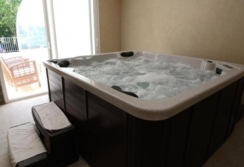 Отель Le Mont Barral