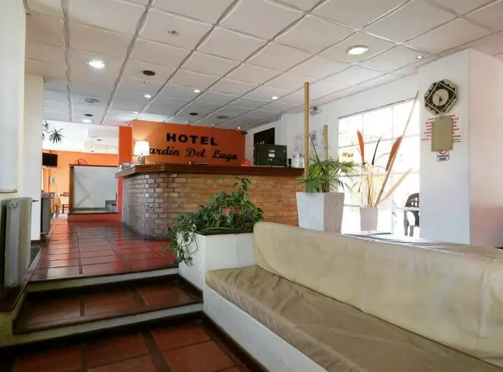 Hotelli Jardin Del Lago