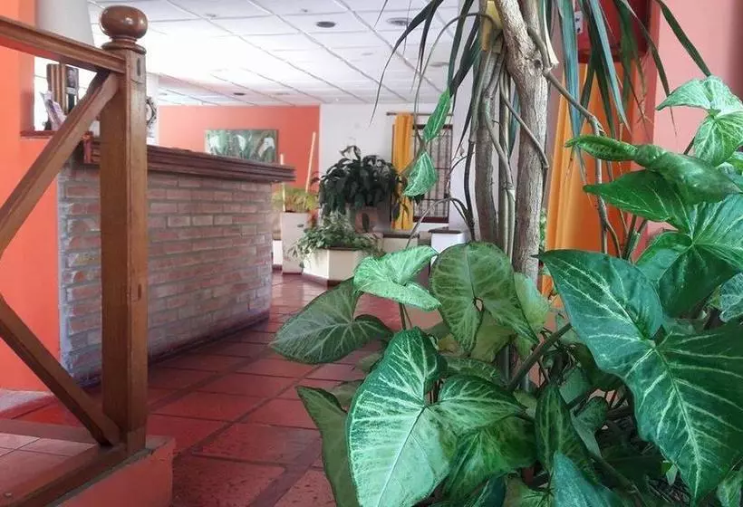 Hotelli Jardin Del Lago