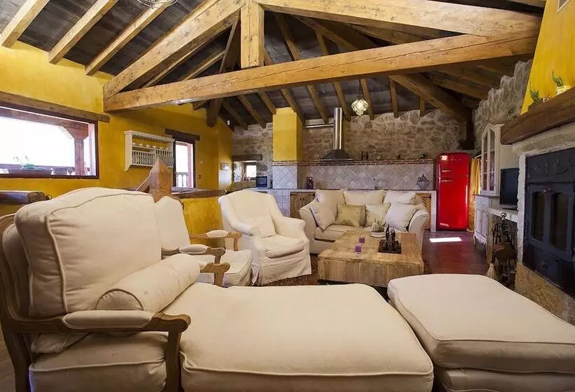 Hotelli Rural La Torre De Bisjueces