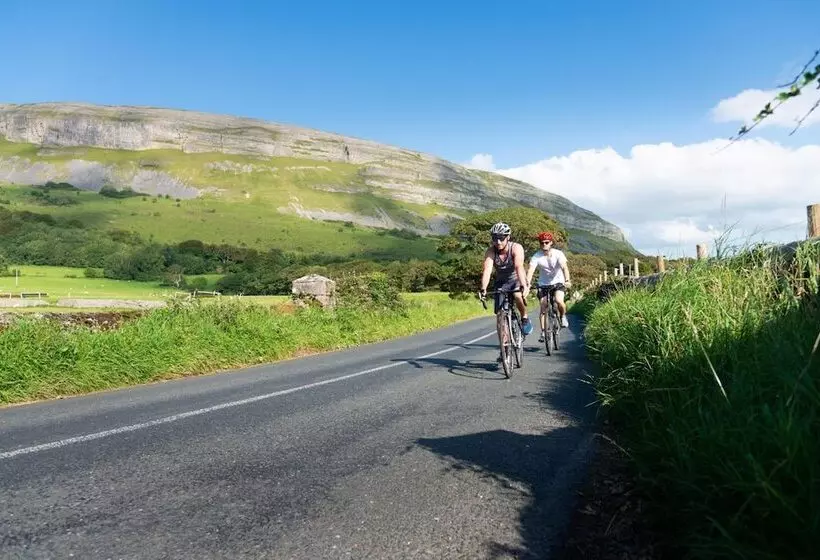 Hotelli Strandhill Lodge And Suites Boutique