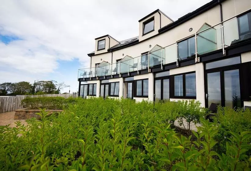 Hotelli Strandhill Lodge And Suites Boutique