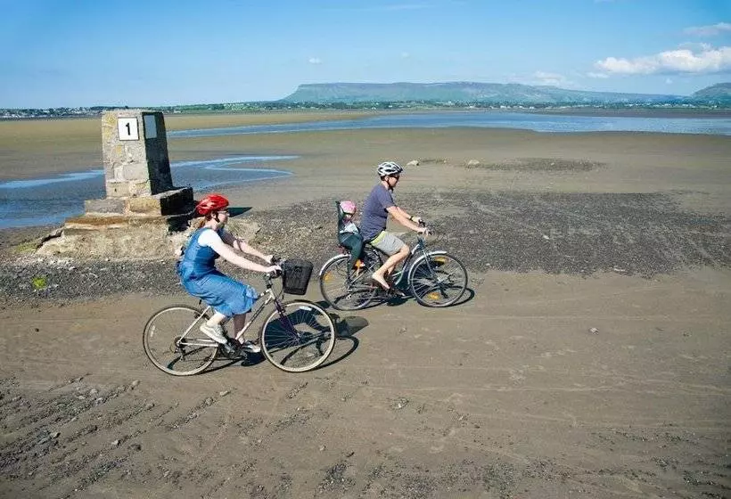 Hotelli Strandhill Lodge And Suites Boutique