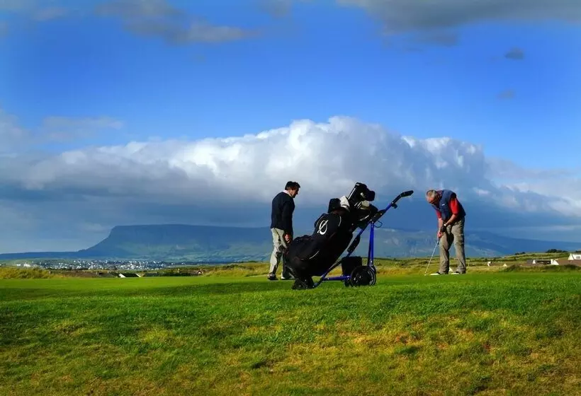 Hotelli Strandhill Lodge And Suites Boutique